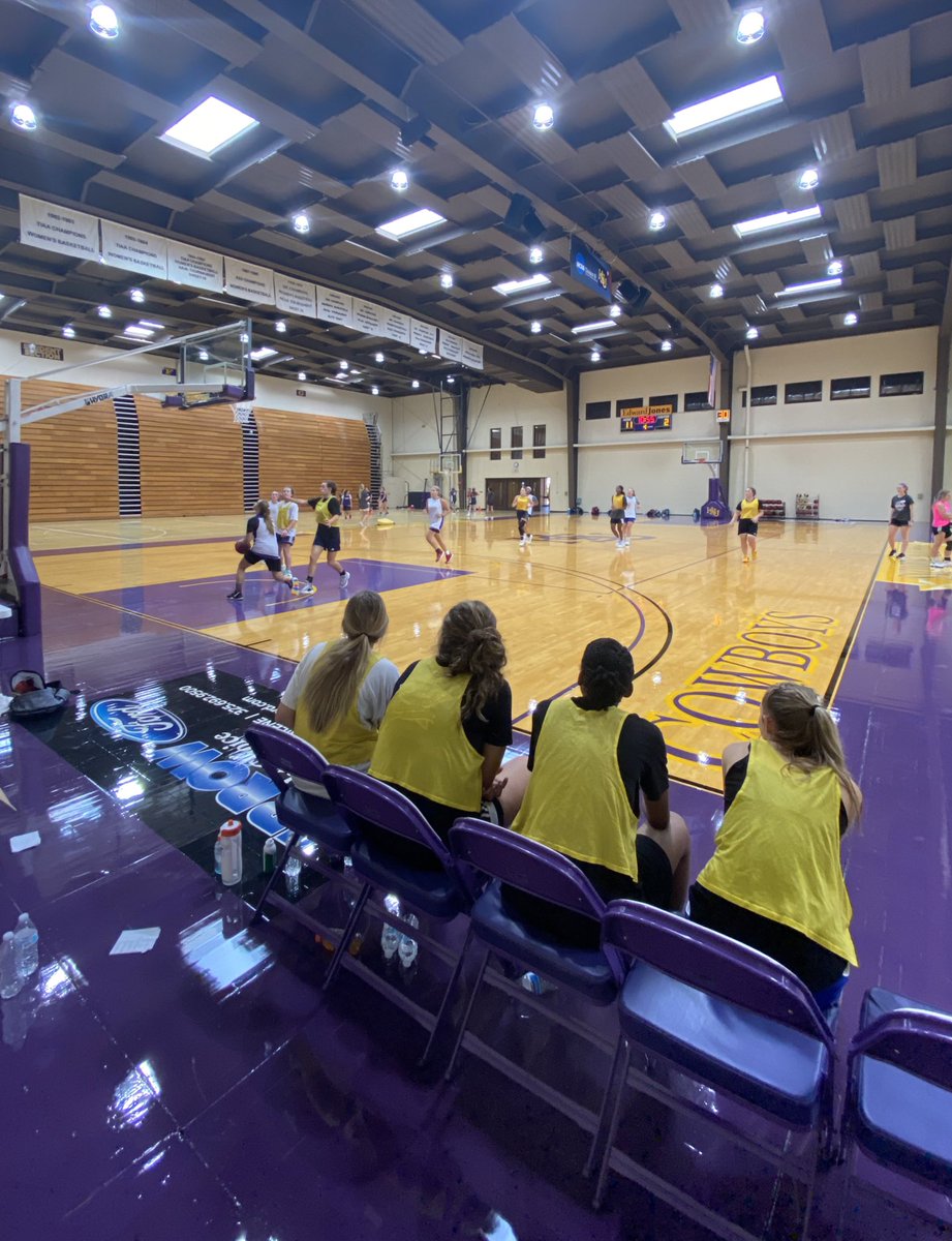 cowgirl_bball's tweet photo. We had such a great turnout today at our college prep camp!! Thank you so much to all of the great players that came out to spend time with our staff, players, and to learn more about HSU and our program. Y’all were awesome! https://t.co/Fs7N6FVYB7