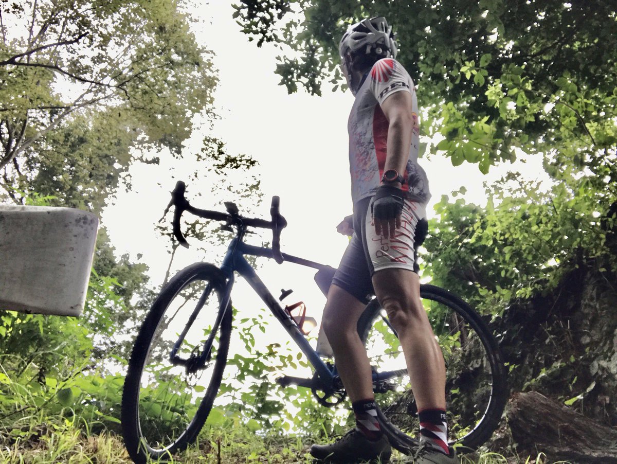noicycle's tweet photo. 本日のグラベル🚴♂️新たな発見の道。かなりの山の上だったけど、いい天気で楽しいライドだった。やっぱりグラベルは楽しい。 #trekcrockett5disc #ircboken https://t.co/QV5CTuEOgx