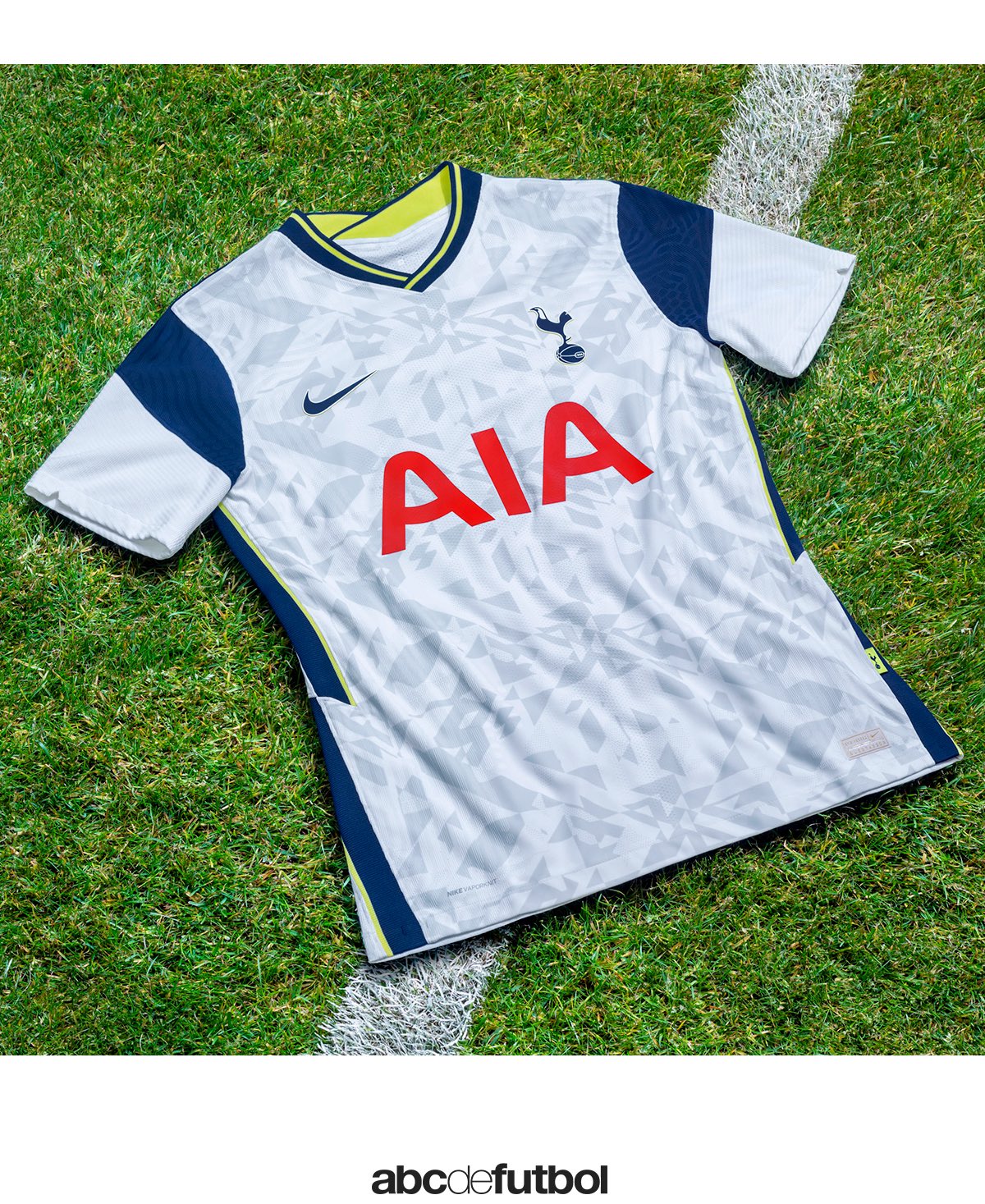 abcdefutbol on Twitter: "Los uniformes Nike local y visitante del Tottenham para la T20-22. En la de local se usa un que toma gráficos de jerseys antiguos para formar el