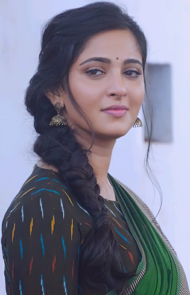 Devaraa45's tweet photo. Anushka https://t.co/Xhrr7YGfIV