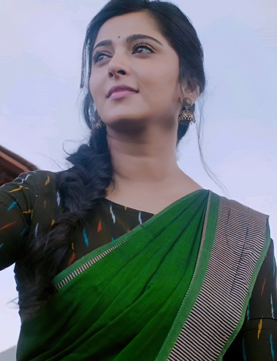 Devaraa45's tweet photo. Anushka https://t.co/Xhrr7YGfIV