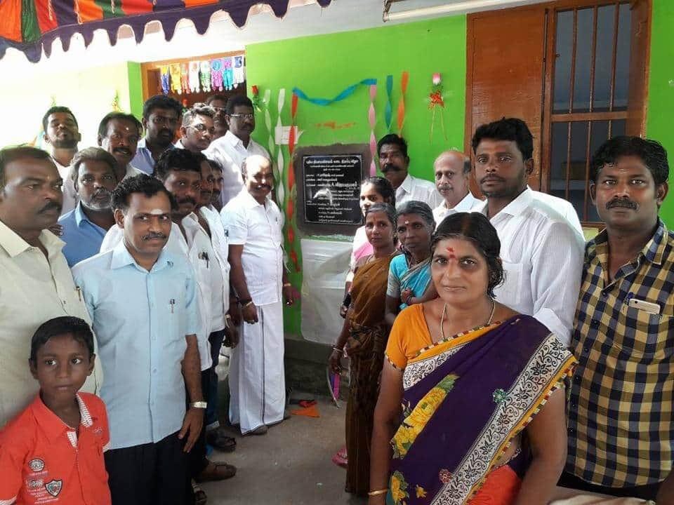 PhilmooreRobert's tweet photo. மலரும் நினைவுகள்.......

குமரி மண்ணின் மைந்தன் அண்ணாச்சி திரு. @A_VIJAYAKUMARMP அவர்களின் கழக பணி சிறக்க வாழ்த்துக்கள்.!! https://t.co/IJ96d2sU8e