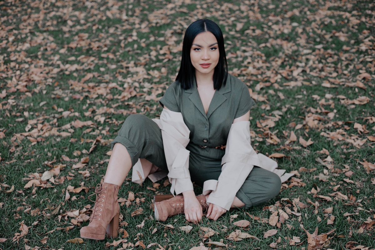 “Cuando aceptes tus defectos, nadie los podrá usar en tu contra 🍁” 

Outfit : @forever21colombia #forever21colombia 

📸: <a href="/masaniph/">Masaniph</a>