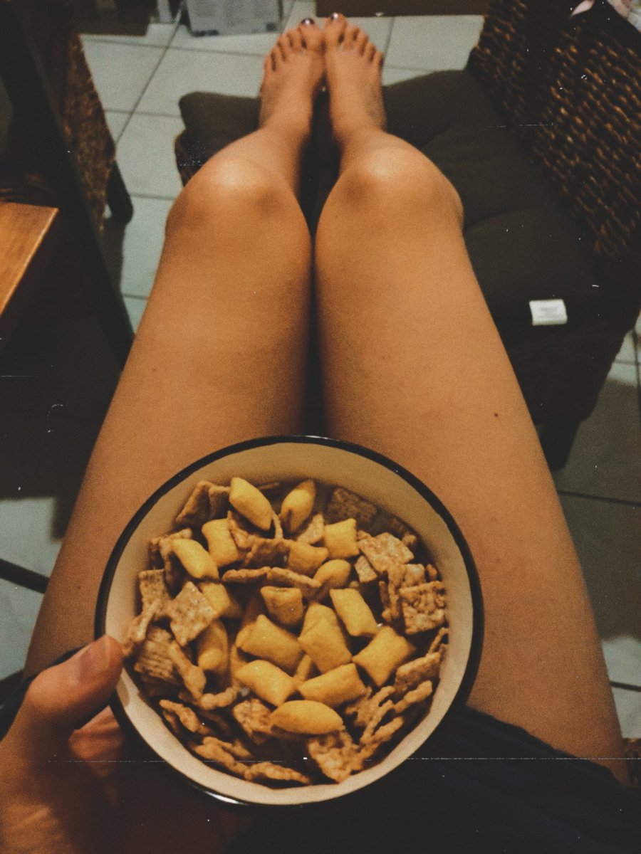 _Gl1tzer_'s tweet photo. Guten Morgen ihr Lieben 🤗🌻☀️

Cornflakes am Morgen, vertreiben Kummer &amp; Sorgen.. Oder so ähnlich.. 😴

Habt nen schönen Samstag ❤️ https://t.co/P4oNhTjZG5