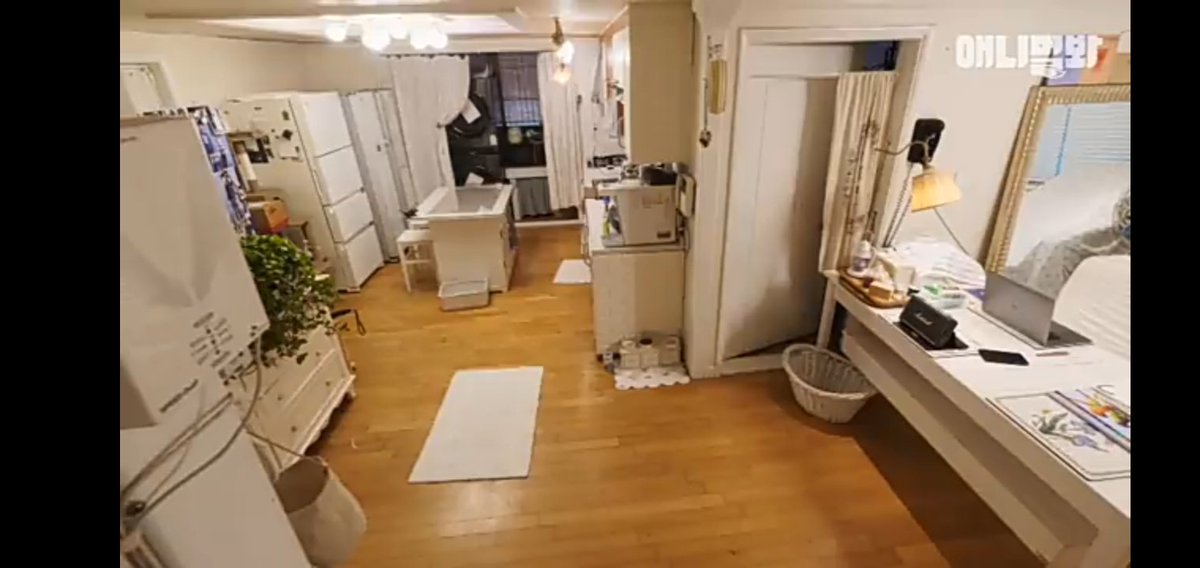 disynia's tweet photo. WOW MOONBIN'S HOUSE 😍BEAUTIFUL.AESTHETIC.CLEAN. https://t.co/mHDoo73bdt