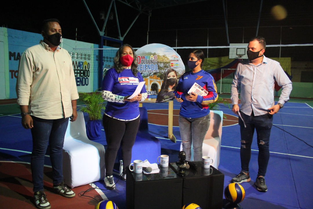 johanitakenpo's tweet photo. #31Jul | Conversamos con el compañero Carlos España sobre la rehabilitación de espacios y entrega de implementos deportivos gracias al Gob.@MarcoTorresPSUV y con Rodolfo Ramírez tutor del eje 19 Abril para hablar sobre el fortalecimiento de los servicios #SolidaridadYUnión https://t.co/Xt1OnU0ni6