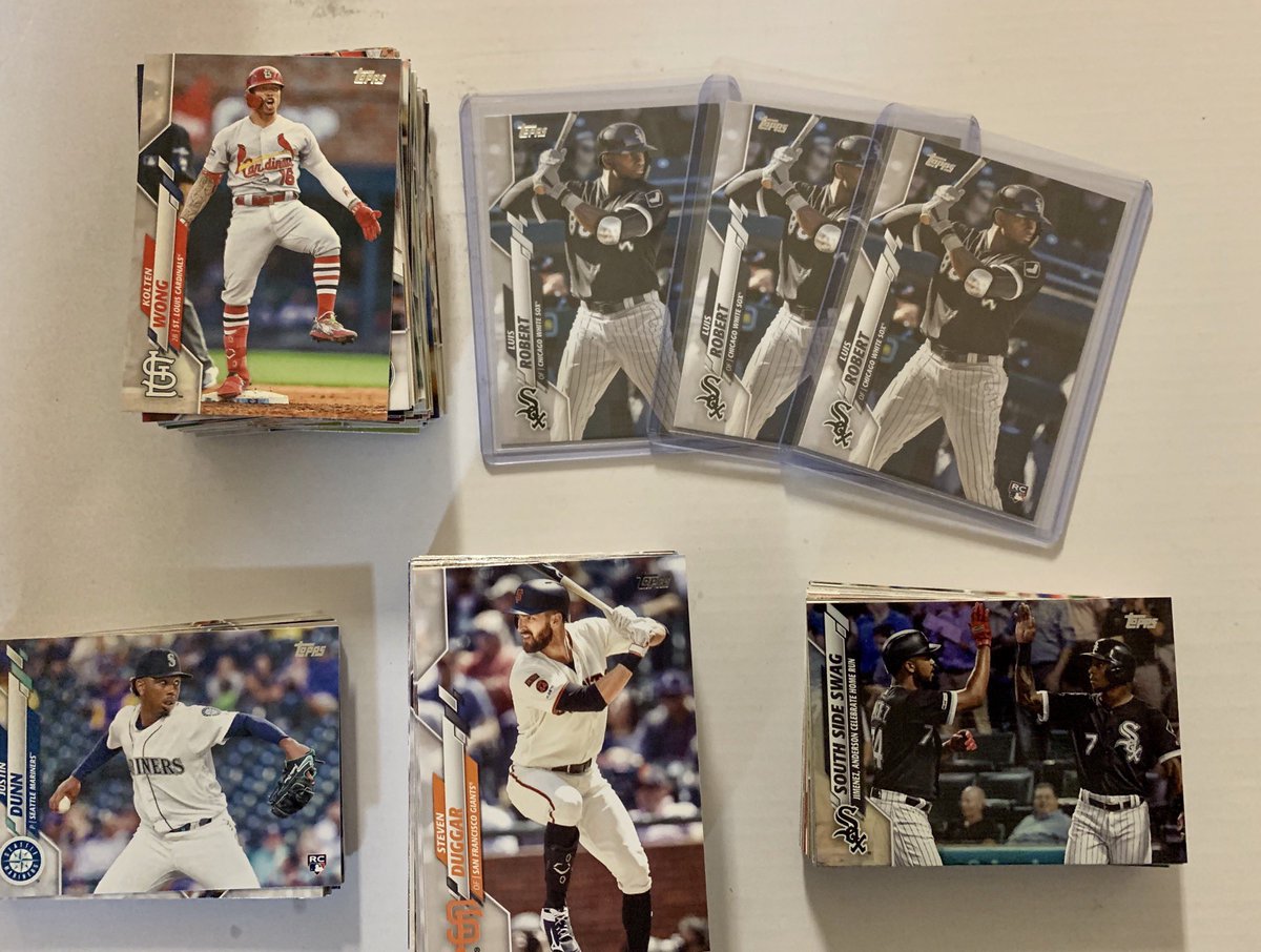 manjar24's tweet photo. After 12 gravity packs we are adding 3 more Roberts to the family. Today was a successful night 👍🏻
#TheHobby 
#withesox
#topps
@WatchTheBreaks https://t.co/cC4rmQWQBJ
