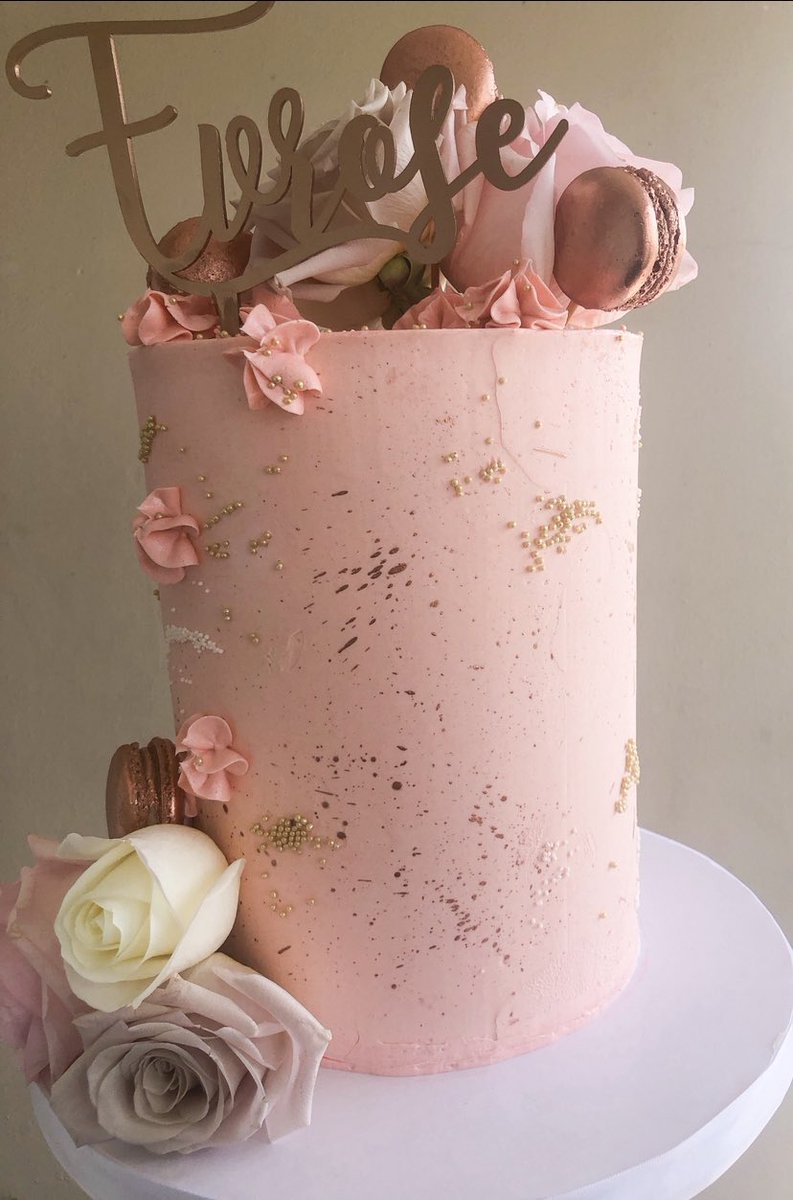 Rose Gold and Gold themed buttercream cake. #buttercream #cake #cakesofinstagram #hollywoodfl