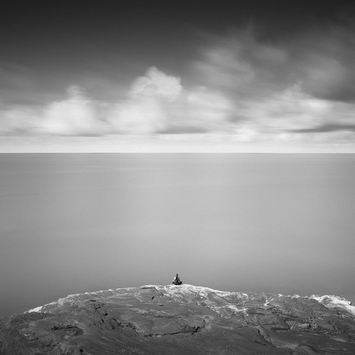 ArrezEdda's tweet photo. ... entre esta inmensidad
se anega mi pensamiento:
Y me es dulce el naufragar en este mar.

~ Giacomo Leopardi

/ © H. Koentjoro https://t.co/mLX5lLKLgm