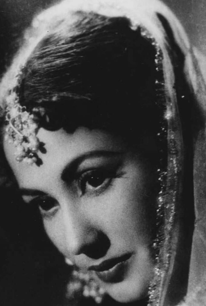  Wish you all happy birthday of the hindustan\s great old film actress, Singer Meena Kumari  . 