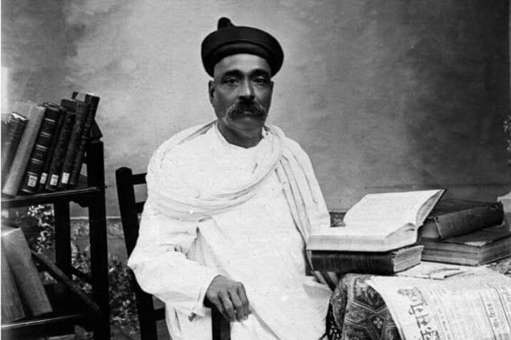 Sprashantpatil's tweet photo. तुमच्या लेखणीने एका महासत्तेला सुद्धा हादरा बसला...

आता तुमच्या संकल्पनेतील स्वराज्यासाठी आपल्याच देशातील अव्यवस्थेविरुद्ध  "तुमचं डोकं ठिकाणावर आहे का?" 

विचारण्याचं बळ आजच्या पत्रकारितेला मिळो...

एकाच मातीतील जन्म तुमचा आणि माझा  तुमच्या लेखनातील धार माझ्याही लेखणीला मिळो!! https://t.co/QeEB4NMjxw