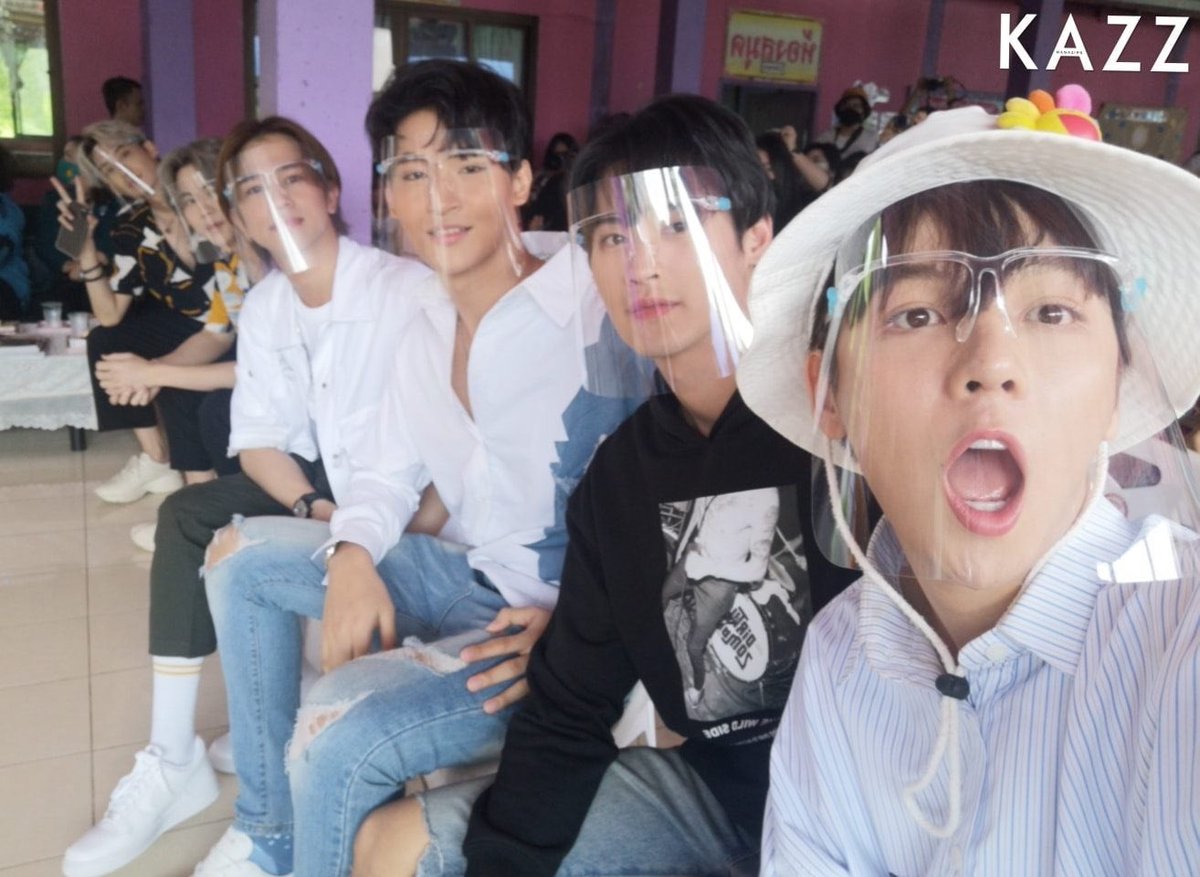 Kazzmagazine's tweet photo. #KazztripxUWMAseries เริ่มแล้วนะจ๊ะ 😊❤️สำหรับกิจกรรมคนดีอาสาทำดี 'Give Books Get Love with Until We Meet Again' ที่ #KAZZMAGAZINE ร่วมกับนักสุดฮอตจากซีรีส์ #UntilWeMeetAgain #ด้ายแดงซีรีส์ งานนี้บอกได้เลยว่ามีความสุขไปกับกิจกรรมสนุกๆ แบบจัดหนักกันไปทั้งวันเลย https://t.co/sdANWKZksc
