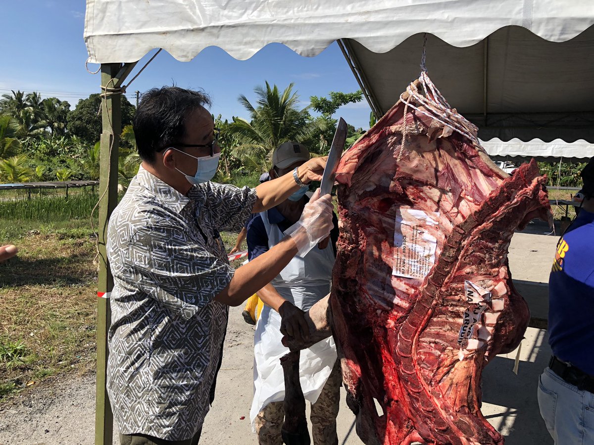 ybkarimhamzah's tweet photo. Syukur alhamdullilah this morning we distributed #qurban meat to #Asnaf & less fortunate folks in Kpg #Tambirat #Sambir & #Serpan in #Asajaya #Samarahan A total of 30 cattle heads fell in conjunction with this year’s #Aidiladha2020 meant for #qurban We pray for #Allah blessings https://t.co/5V25x0fSl5