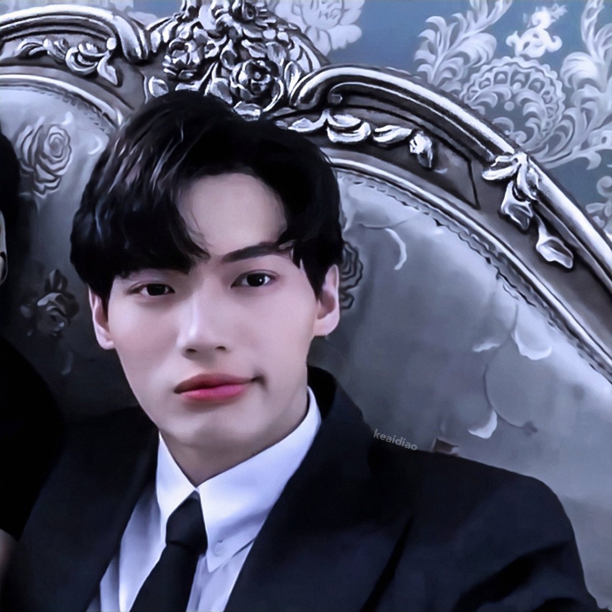 cerrr_v's tweet photo. #winmetawin 
西装😢 https://t.co/XFOc94gzks