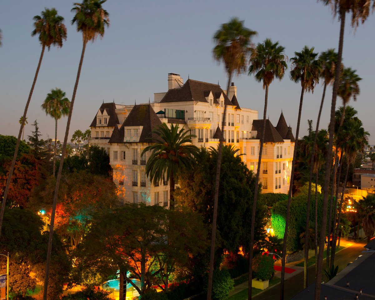 The Celebrity Center is in the Chateau Elysse - an old Hollywood landmark. It’s fancy, it’s imposing, it’s huge. It’s easy to get lost.