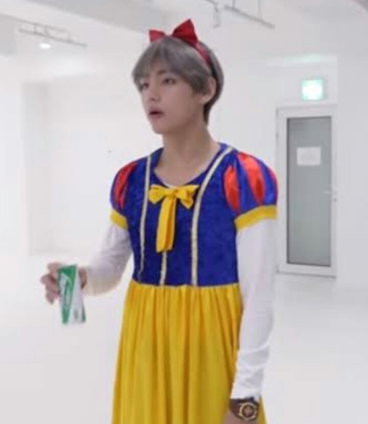 And not to forget when Taehyung dressed as Snow White for Halloween "Go Go" Dance Party.