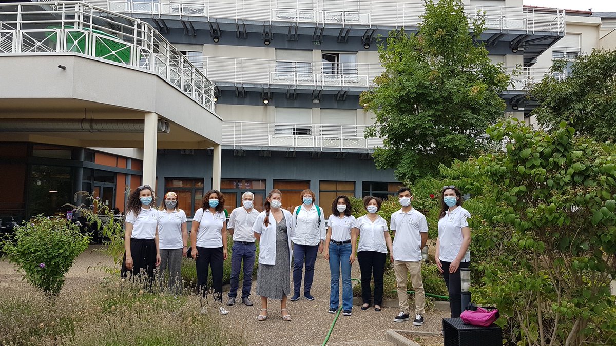 MTOShahmaghsoud's tweet photo. Afin de célébrer l’Aïd Al Adha, MTO Shahmaghsoudi®️ Paris a préparé le 31 juillet 2020 un goûter fait maison ainsi qu'un mini-concert organisé par le groupe Zendeh Delan®️ pour soutenir et encourager les membres de l'Ehpad La Chamade de Nanterre. https://t.co/xhLSF6Qo8F