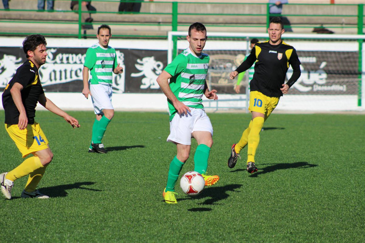 ¡¡SE QUEDA!!

Llegó hace 7 temporadas junto a su hermano y desde entonces son el estandarte del equipo. "El 10", "El Timonel", un lujo para la categoría que sella su compromiso para la próxima temporada. En pie, aplaudan a D. SERGIO GÓMEZ <a href="/sergiogomezf10/">sergio gómez</a> 

#Reinventarse
