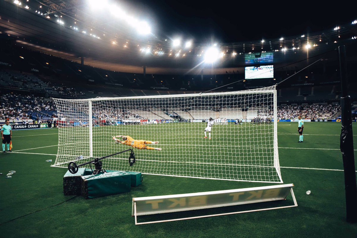 CoupeLigueBKT's tweet photo. Tout simplement un héros 🙌

En stoppant un tir au but, @NavasKeylor a permis au @PSG_inside de triompher au @StadeFrance 🇨🇷

#PSGOL https://t.co/vN4kE7w7va