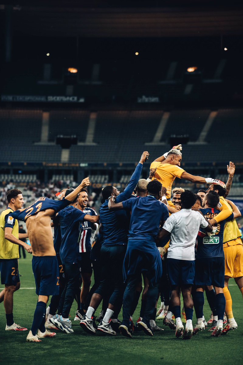 Coupe de la Ligue BKT (@coupeliguebkt) on Twitter photo Tout simplement un héros 🙌
En stoppant un tir au but, <a href="/NavasKeylor/">Keylor Navas</a> a permis au <a href="/PSG_inside/">Paris Saint-Germain</a> de triompher au <a href="/StadeFrance/">Stade de France</a> 🇨🇷
#PSGOL Tout simplement un héros 🙌
En stoppant un tir au but, <a href="/NavasKeylor/">Keylor Navas</a> a permis au <a href="/PSG_inside/">Paris Saint-Germain</a> de triompher au <a href="/StadeFrance/">Stade de France</a> 🇨🇷
#PSGOL