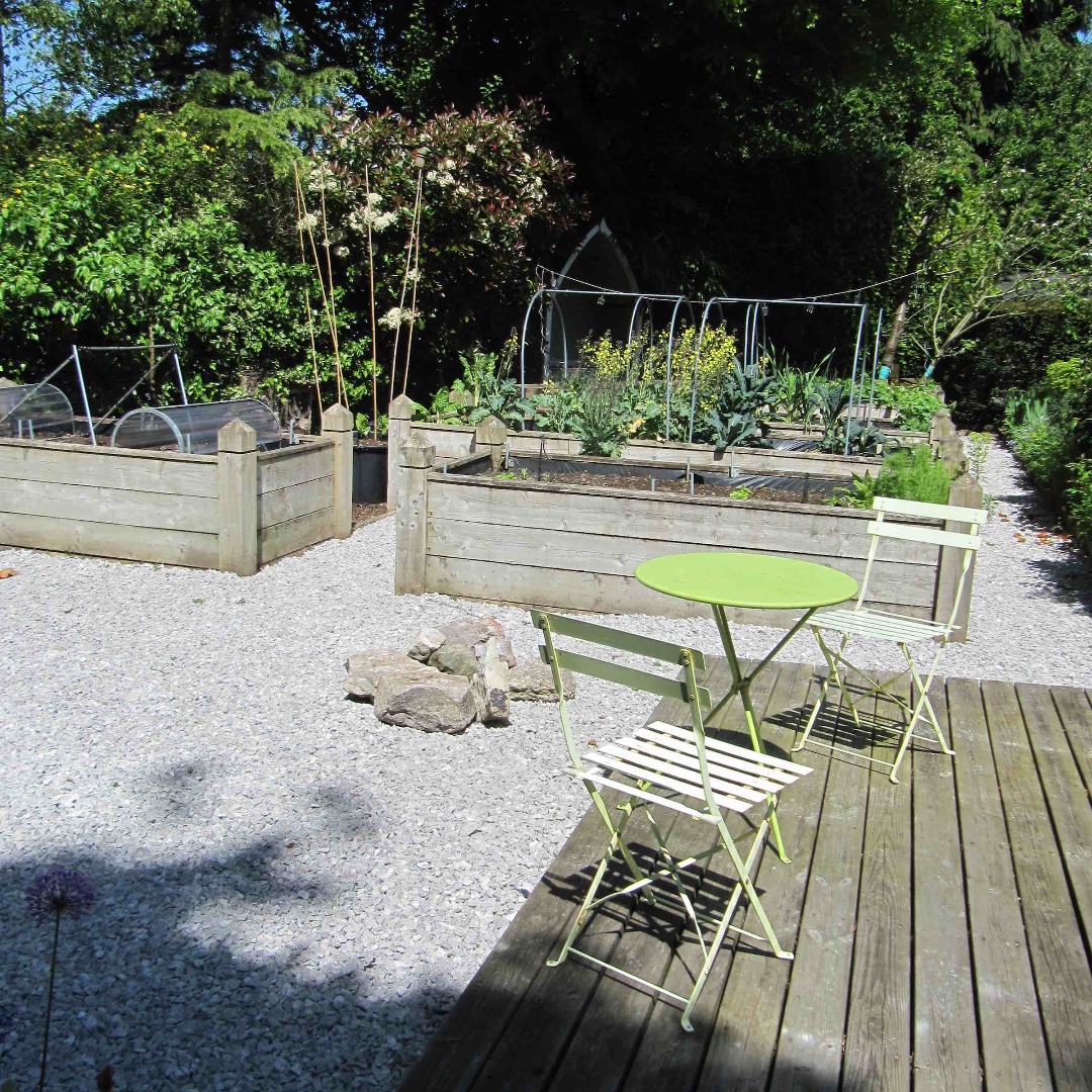 Each County Rooms house has a well designed garden maintained by our gardener. We also have several keen tenant gardeners who have been growing produce throughout lockdown. It was lovely to see our tenants sharing their harvest with our neighbours. #countyrooms