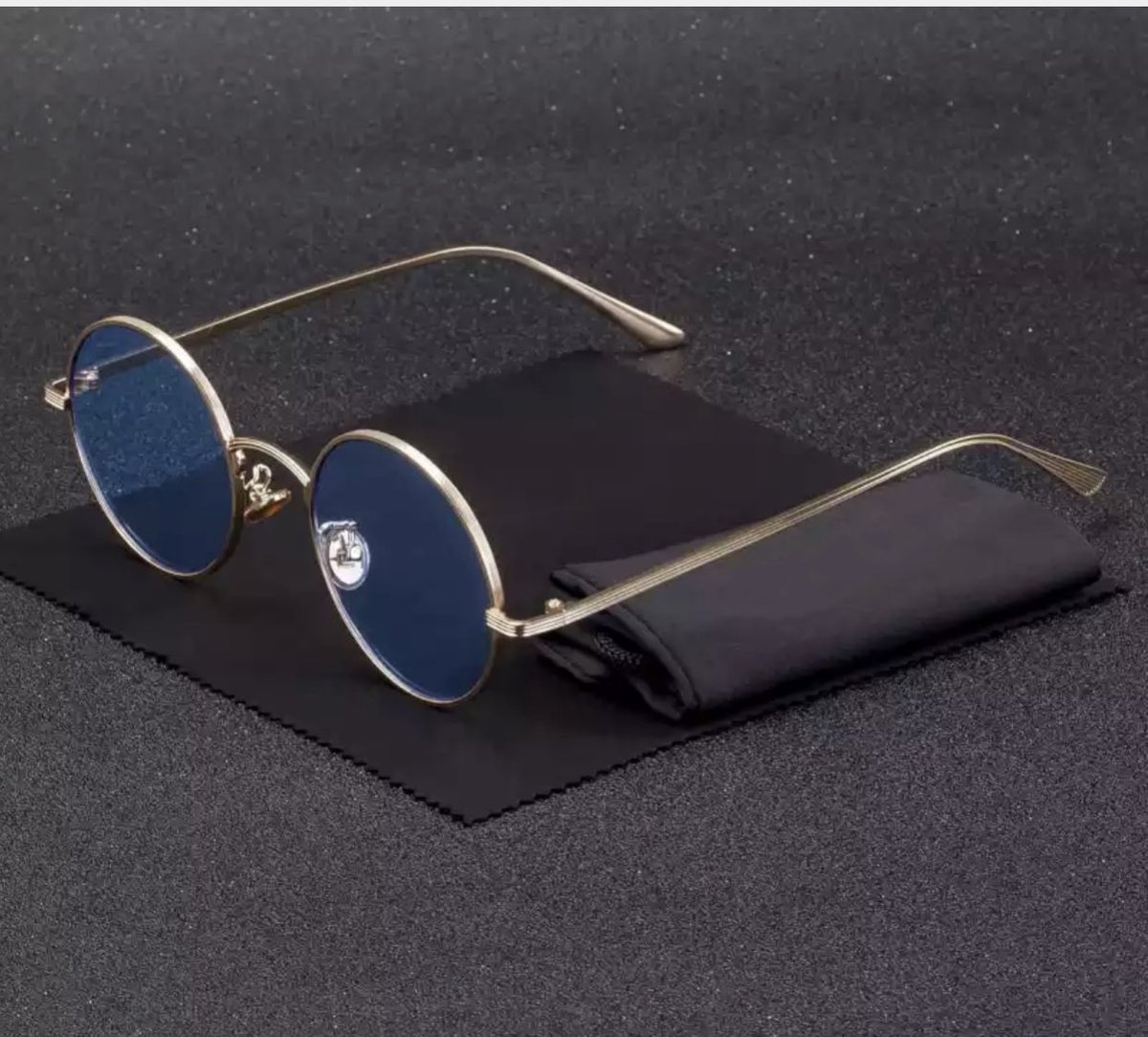 sirdee_da's tweet photo. Shades by Sir Dee
Visit @knight_blvck and order yours now
Lens color: Blue, Clear, Black (gold frame), Black (Silver frame).
Price: 10k each
Delivery In Lagos, 1,500 and 3000 outside Lagos state.
#shades #bysirdee #colorforeverymood #blvckknight #glasses https://t.co/gF6aNNFLSB