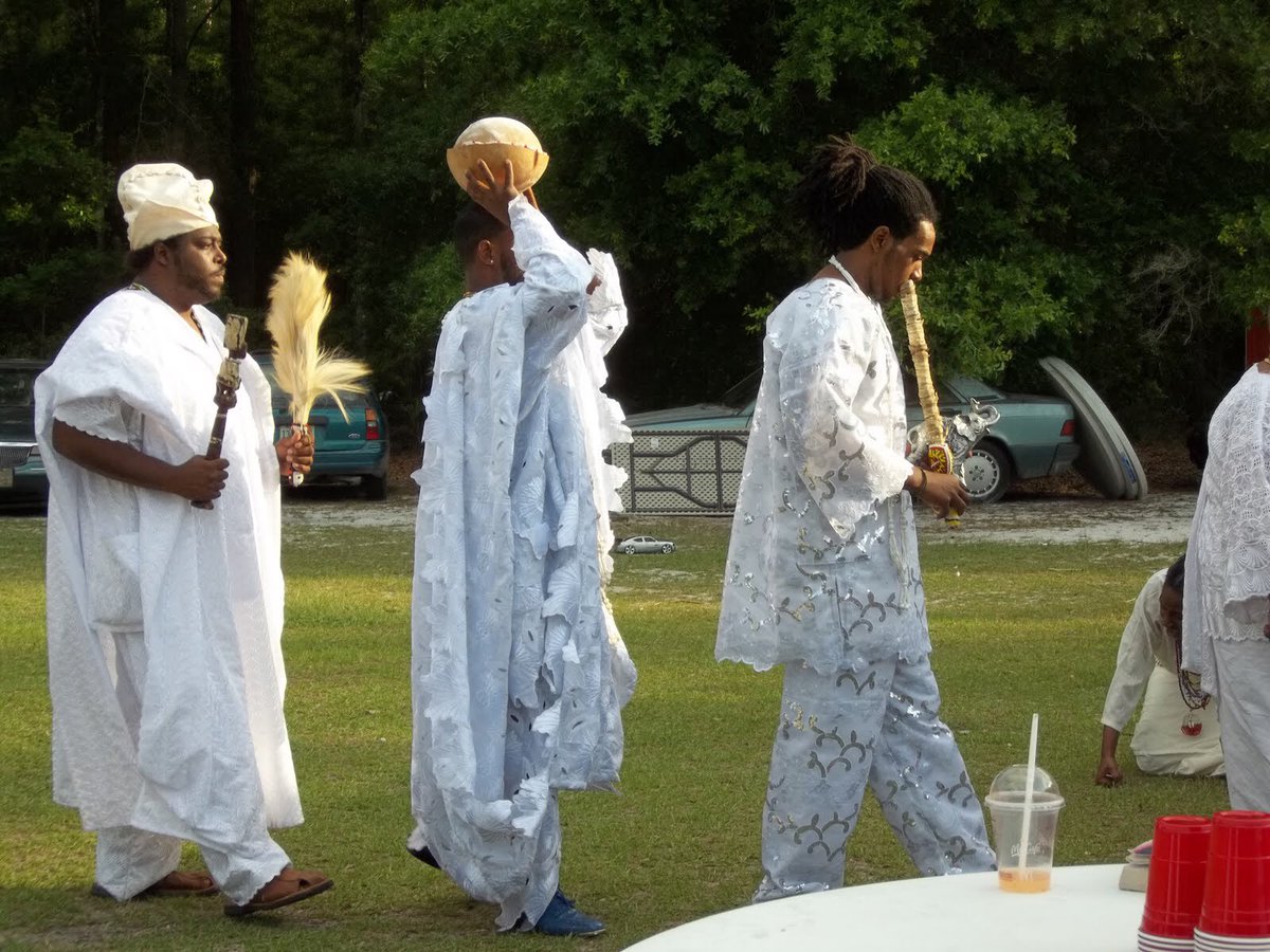 Tierra Whack’s outfit also takes reference from the priests of Obatala, the king sho ascended in death and became the oldest of all orishas. The first city - Ife - was founded by him, and the first dynasty came from Oduduwa.