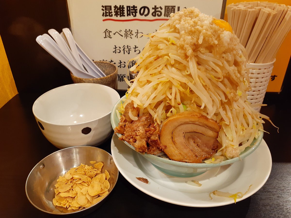 我道驀進 ダントツラーメン 岡山 混ぜラーメン 並盛 810円 野菜 ５倍 ニンニク 脂 ２倍 店員の差だと思うけど 昔食べた５倍より 確実に多い 岡山 ラーメン 二郎系