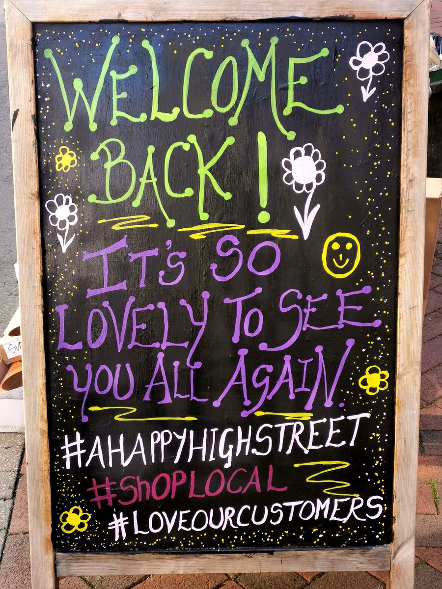 What a lovely welcome from <a href="/FionapSunflower/">Fiona Penny</a> to customers <a href="/WeyTownCentre/">Weymouth Town Centre</a> 
on this beautiful Saturday morning.
#mademesmile #lovemytown #SaturdayVibes #weymouth #dorset #SupportLocalBusinesses