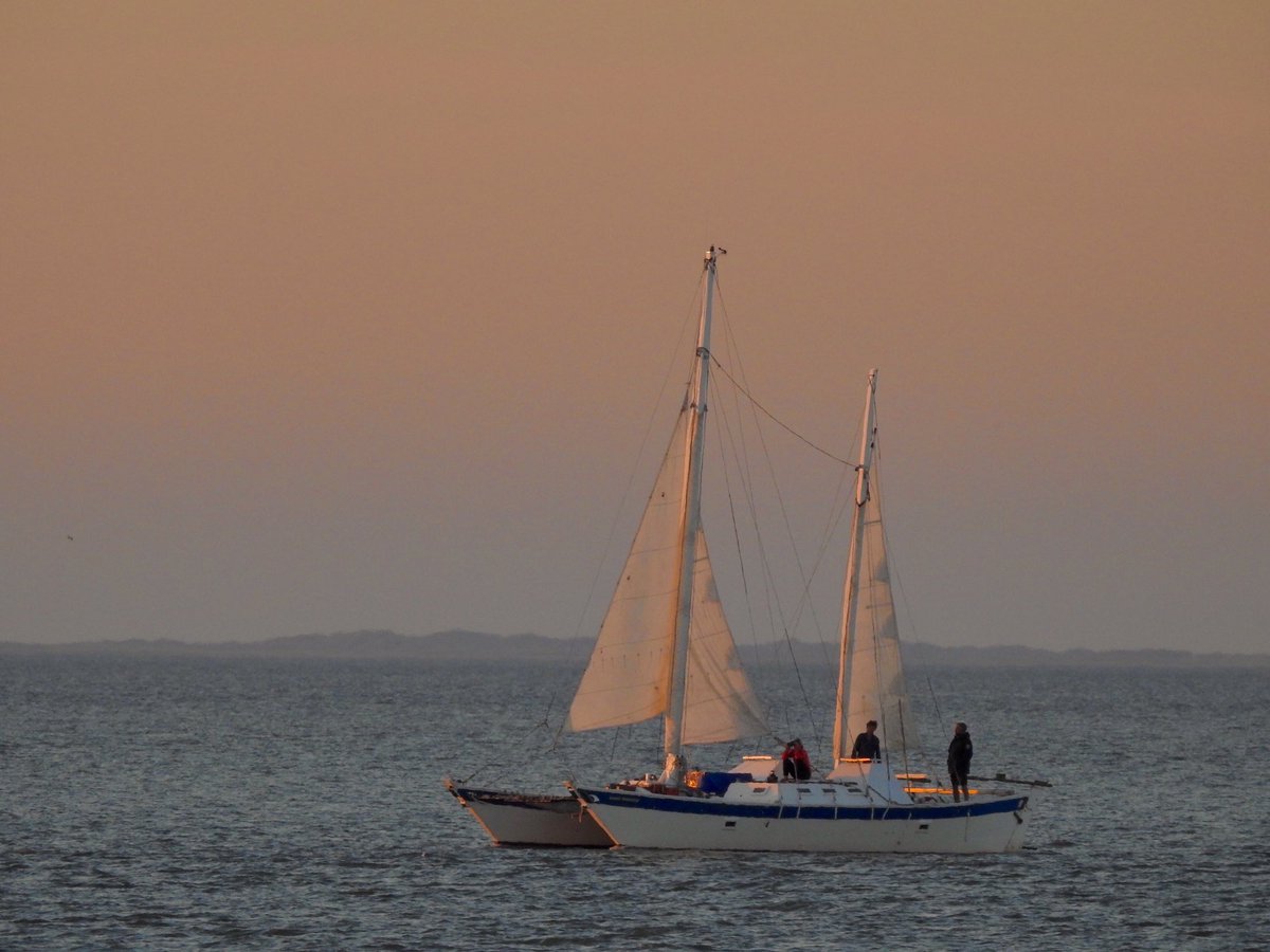 aliemeul's tweet photo. Zonsondergang #Lauwersoog gisteravond https://t.co/mNUH24LUxS