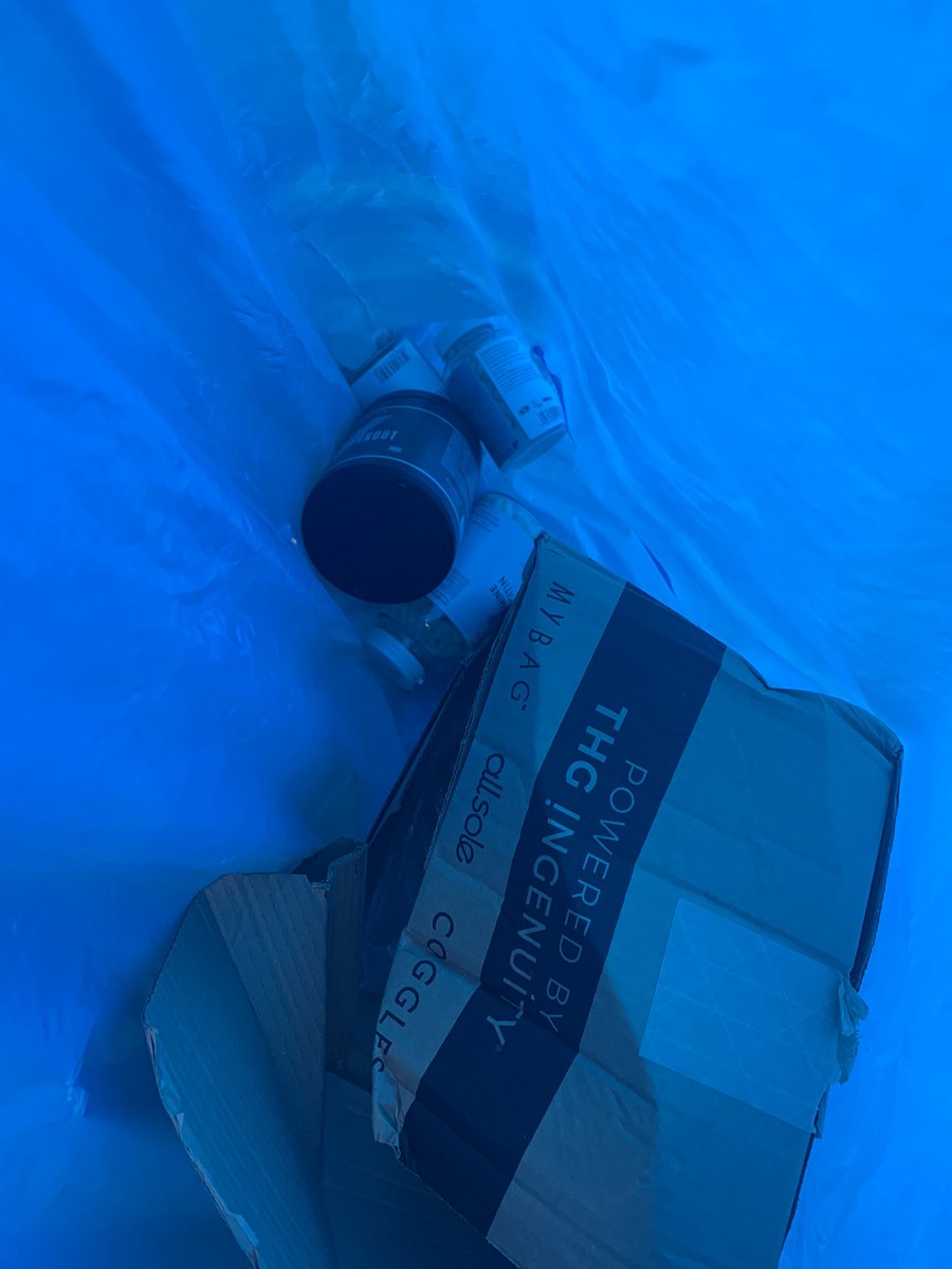 sammykategreen's tweet photo. @Hermesparcels do you think it’s okay to deliver items that were in a box.. in a bag with a smashed up box in the bag and missing items? Lord knows why companies use your delivery service. @Myprotein https://t.co/dpVz2cZmmw