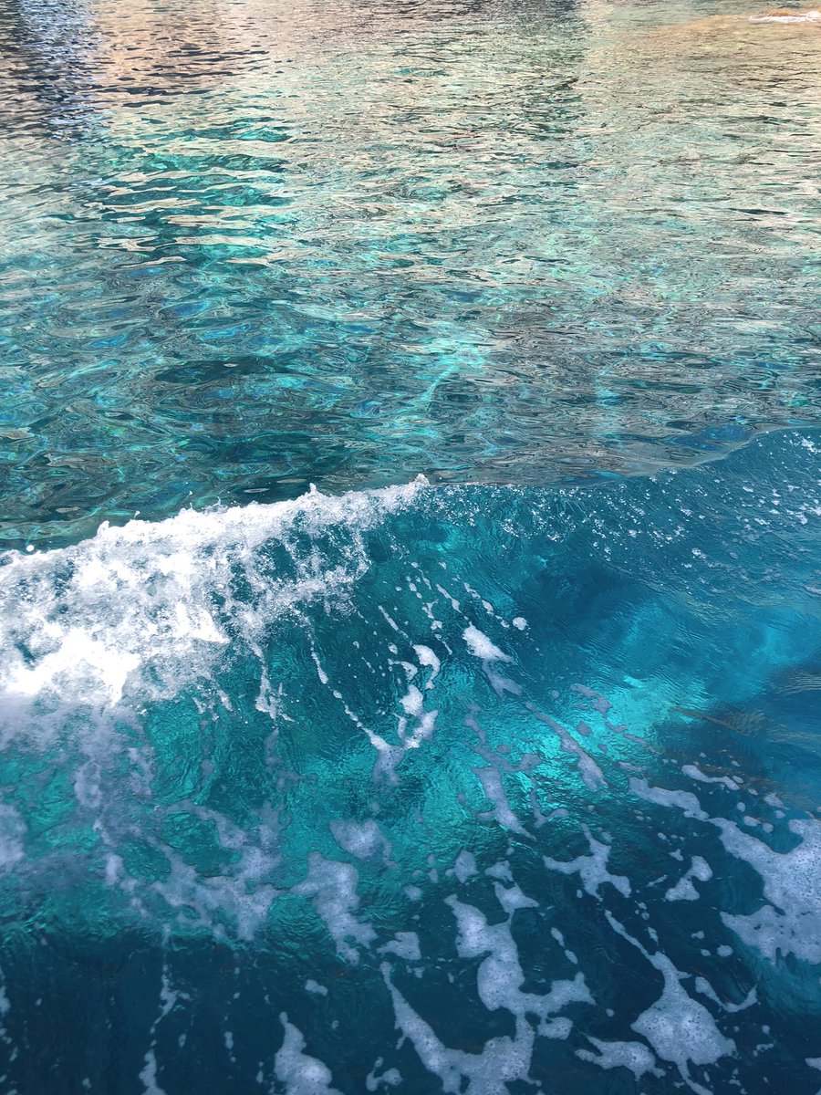 weirdaqua's tweet image. Ma dove altro lo trovi un mare così?

 *The island by Salmo playing softly in the background*

#Sardegna #magicisland #myisland