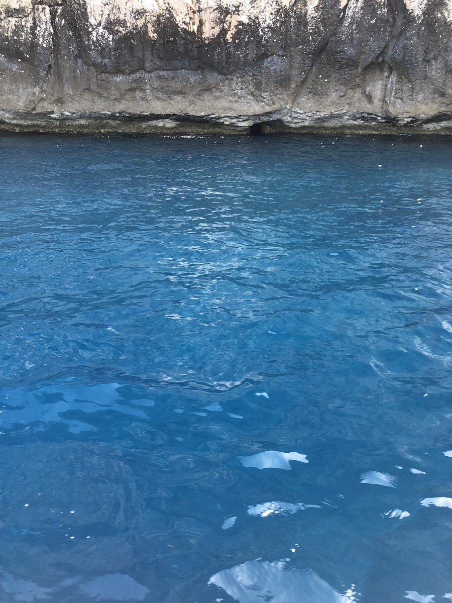 weirdaqua's tweet image. Ma dove altro lo trovi un mare così?

 *The island by Salmo playing softly in the background*

#Sardegna #magicisland #myisland