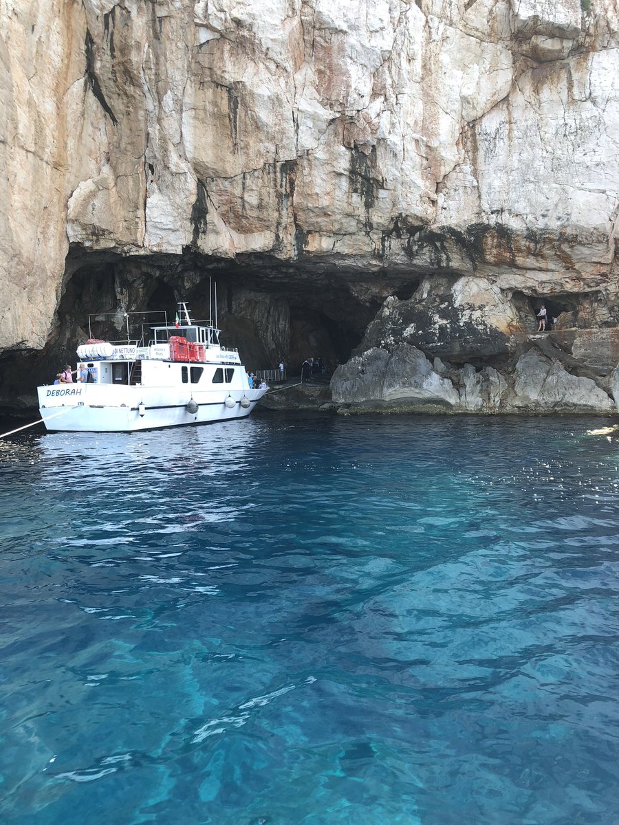 weirdaqua's tweet image. Ma dove altro lo trovi un mare così?

 *The island by Salmo playing softly in the background*

#Sardegna #magicisland #myisland