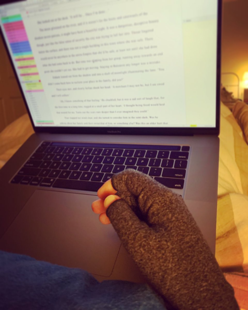 AliciaWanstallB's tweet photo. Dem big word count dayz 
🙌🏻📝
#cantstopwontstop #okimstopping #3kADay #EmpireOfShadows #book3 #theCoraidicSagas https://t.co/UDlk7OjFgd