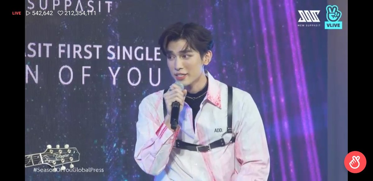 philippines_bl's tweet photo. IMAGINE HE IS YOUR BOYFRIEND AND HE IS SINGING YOUR THEME SONG 🥺♥️
#SeasonOfYouGlobalPress https://t.co/kerx4k5PkS