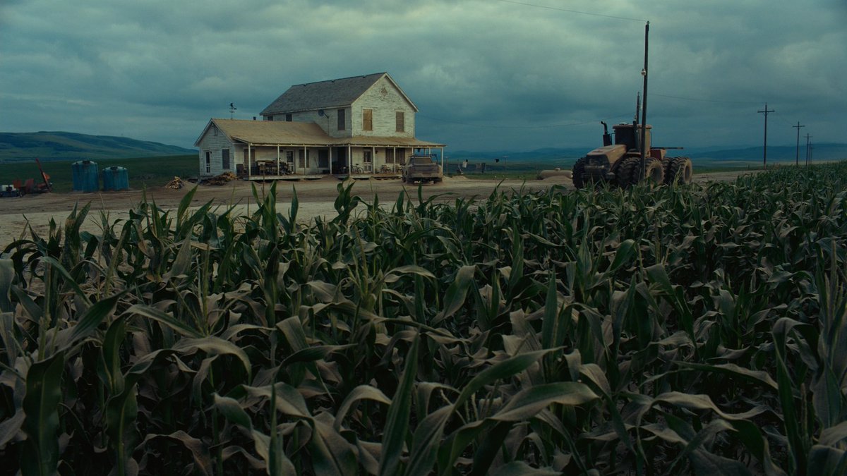 levmauc's tweet photo. INTERSTELLAR está desde hoy en Netflix y Amazon, un viaje cósmico donde Nolan entre espacio y tiempo reflexiona sobre el amor, la familia, la realidad que percibimos y la identidad. Una odisea del héroe que podéis (re)descubrir mientras esperamos su nueva película: Tenet. https://t.co/5VKnHN3sYV