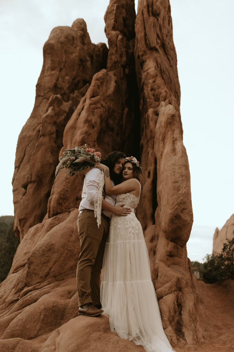 collide_arise's tweet photo. married my best friend of almost 5 years the other day at one of the most beautiful places I’ve ever seen💕

COVID-19 really tried to stop us with making us cancel our wedding

now we are road tripping around the west coast 🌵⛰

fuck you COVID 🖕🏻

hell yeah to getting married🖤 https://t.co/X96O8UW9ya