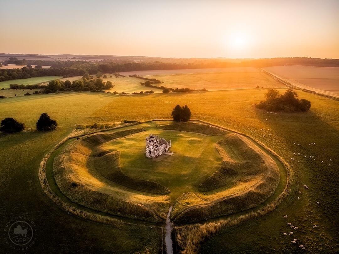 guyedwardes's tweet image. Yesterday morning I had a rare opportunity to dust off my drone. This is Knowlton Church the ruins of a 12th century Norman church surrounded by a Neolithic henge earthwork.
© Guy Edwardes Photography
#dronephotography #dorset #ancientbritain #ordnancesurvey #visitdorsetofficial