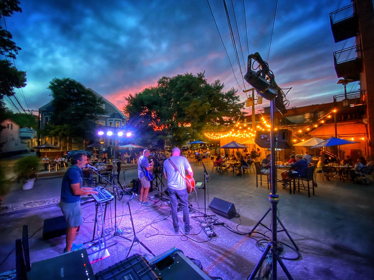 willbyington's tweet image. Saw my first live music tonight since March... Fantastic seeing my friends in the @Southof80band on a distantly social north side parking lot outside the great @piggerychicago!