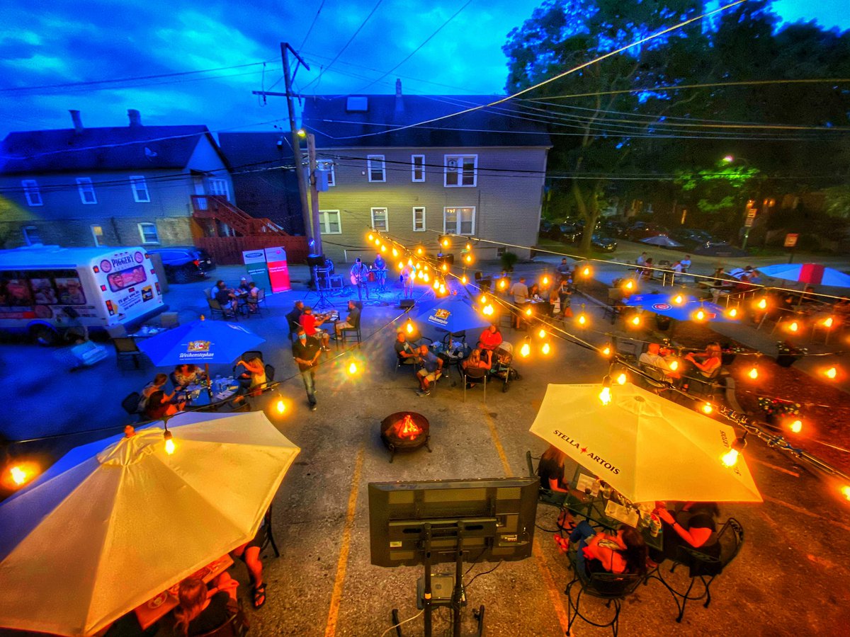 willbyington's tweet image. Saw my first live music tonight since March... Fantastic seeing my friends in the @Southof80band on a distantly social north side parking lot outside the great @piggerychicago!