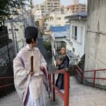 『君の宗教は』あの大ヒットアニメ映画を思い出す構図が面白い!