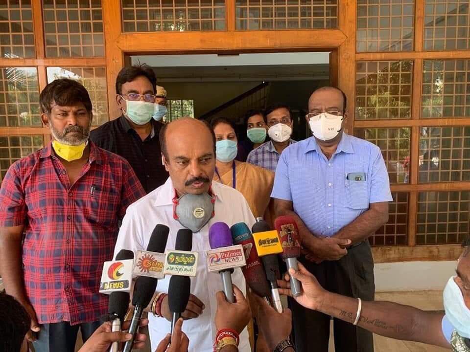 PhilmooreRobert's tweet photo. குமரி முன்னாள் மாவட்ட கழக செயலாளர், மண்ணின் மைந்தன் அண்ணாச்சி திரு. Adv. @A_VIJAYAKUMARMP அவர்களின் கழக பணி சிறக்க வாழ்த்துக்கள்.!

நினைவலைகள்... https://t.co/egcaiRZaXN