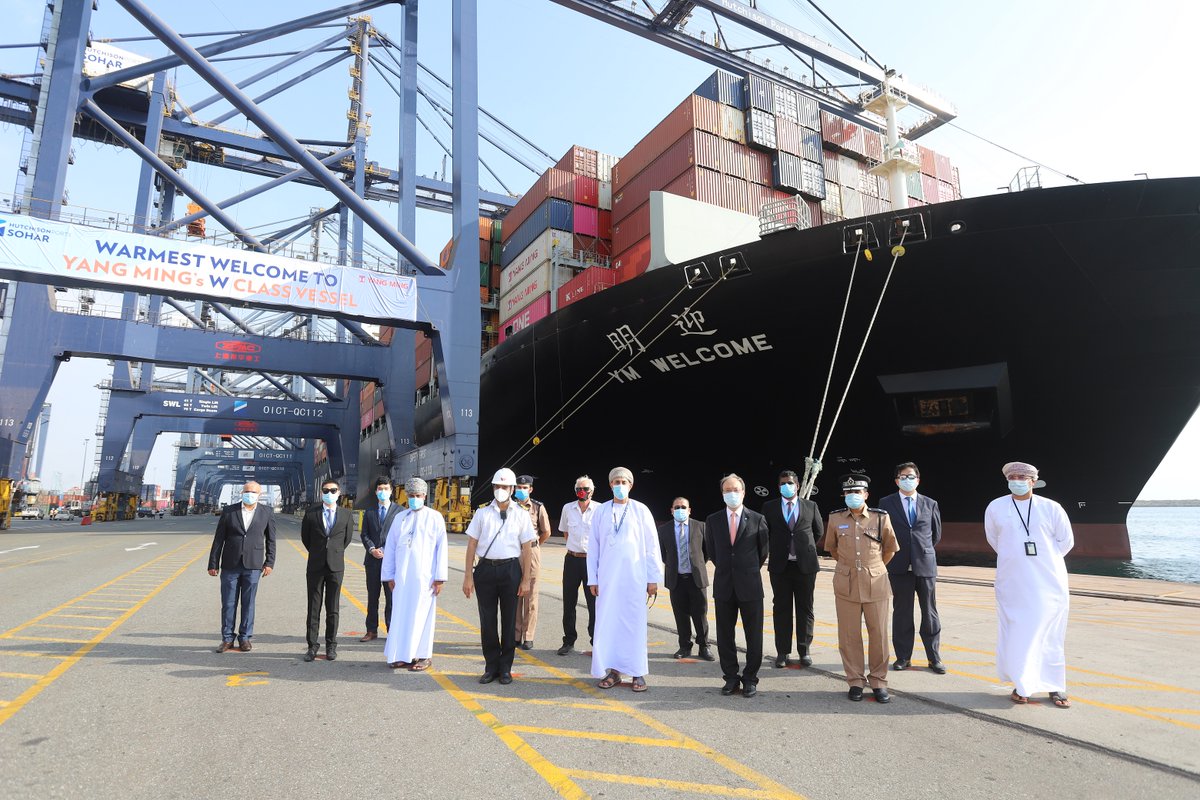 تحت رعاية د. راشد بن محمد الكيومي –مدير عام الشؤون البحرية بوزارة النقل، نظمت شركة موانيء هاتشيسون في صحار اليوم حفل استقبال السفينة YM WELCOME وذلك بحضور الإدارة العامة للجمارك وعدد من أعضاء الإدارة التنفيذية للشركة