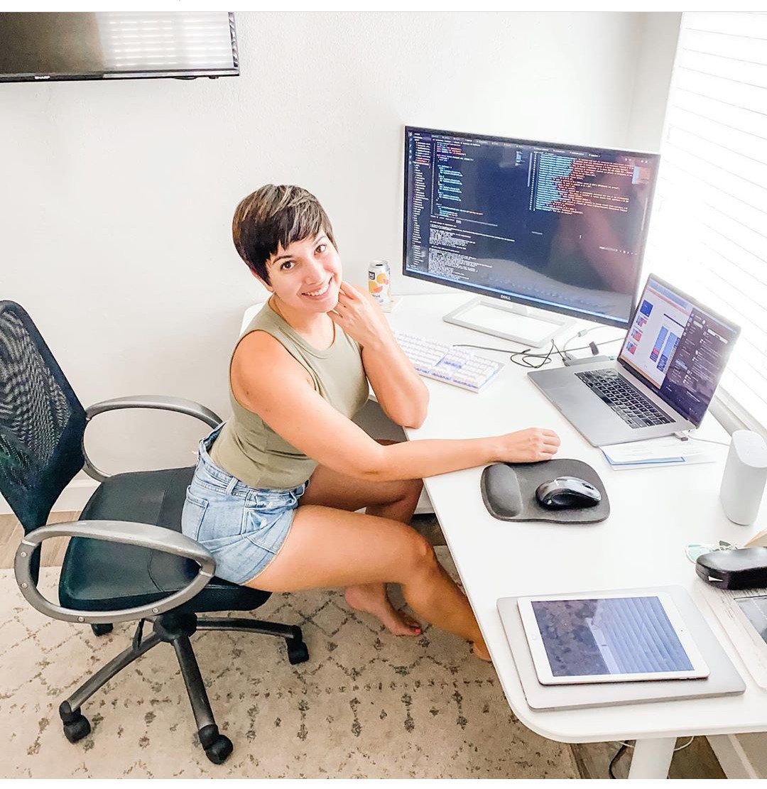 RealCodeProgra1's tweet image. I love it when I see or work with female #Developers and #programmers. it makes me believe that ladies can also do something better in professions that have more men than women !! 👏👍