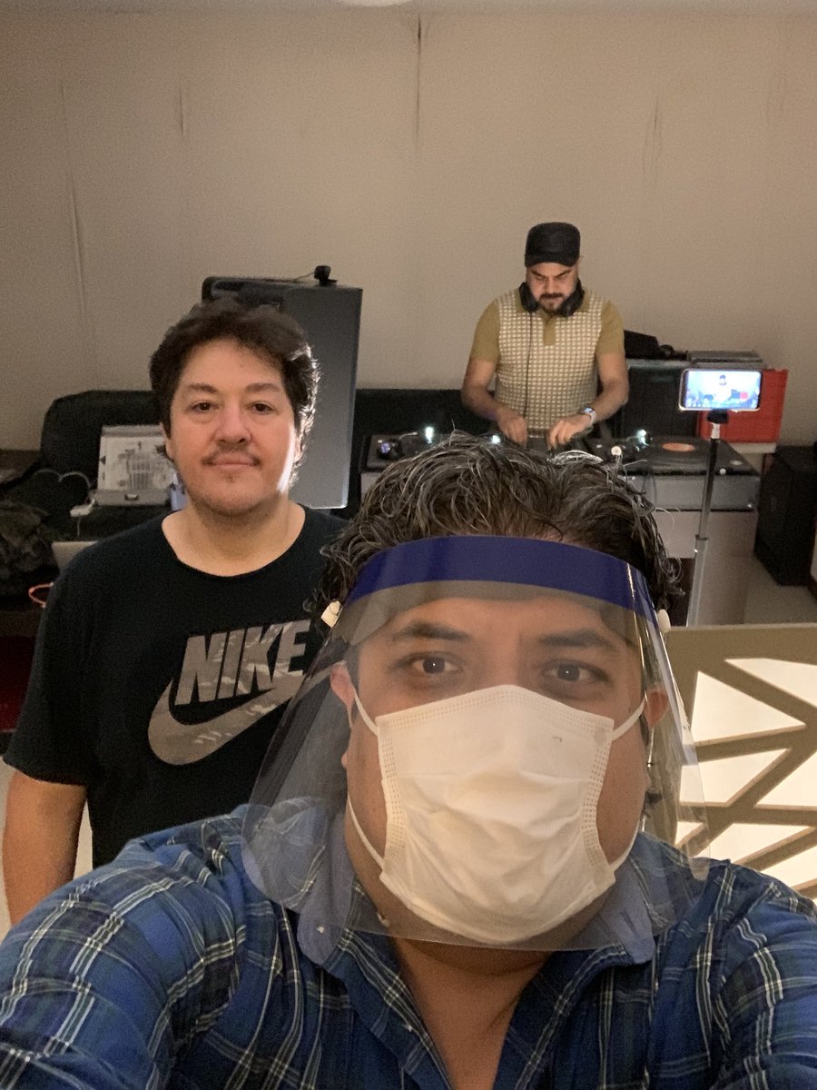 Kike_Cancino's tweet photo. Es la nueva normalidad... 😷 
Siempre electrónica nunca inelectronica... 🎚🎛🔌
#DJsNight #SaveTheMusic https://t.co/2POgzJh4zn