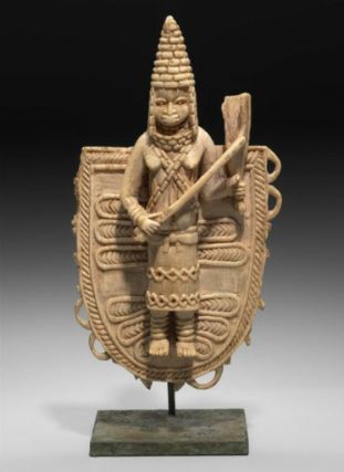 chellewilsonaka's tweet photo. Esigie was so happy he got the throne, he did just like a first round draft pick & bought his mama a house-a beautiful palace and he didn't stop there. He was the first to institute the title of Iyoba or Queen Mother, which of course he conferred on Idia. #SheSlay https://t.co/tyjjH9eevi