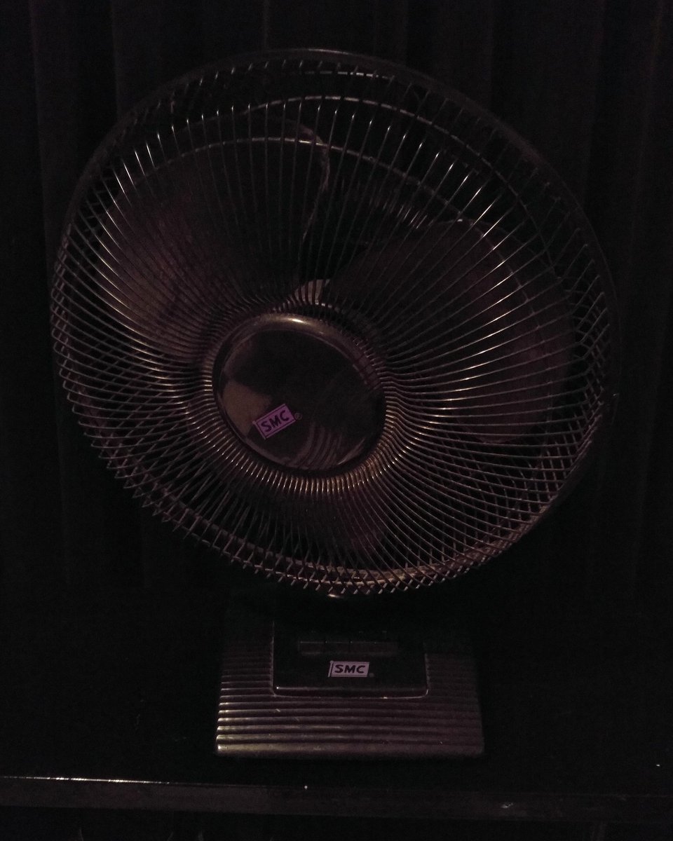 Icarusoptournee's tweet photo. #Haiku #fan

Ik luid de nachten
sla mijn vleugels op en neer
strijk koel langs je slaap...
-
#gisteren #luiden #nacht #openneer #slaan #vleugels #strijken #koel #slaap #nee https://t.co/uJvGqzWyIx