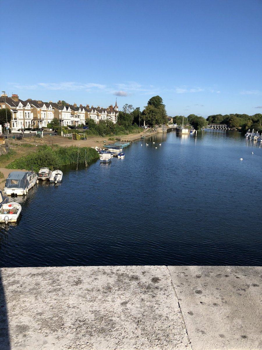 ThamesTradesmen's tweet photo. Running from @MoleseyBoatClub to the @TheRealLondonRC today. If I wanted to pass all the Remenham clubs which boat house should I have started? #crypticcrew https://t.co/7AjEn4xomh