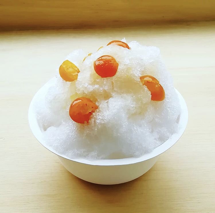 andgreen_cafe's tweet image. 暑いですねー。かき氷の季節です、写真は金柑。他にもたくさん選べます。ぜひ涼みにおいでくださいね。

&amp;amp;green cafe、明日もopenです！
お待ちしています。

#kitamoto #北本 #andgreencafe #andgreen #かき氷 #カフェ #cafe #プラム #金柑 #休日の過ごし方